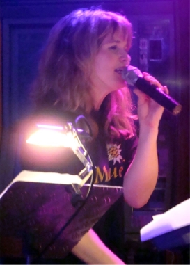 Manuela Fleig beim Singen